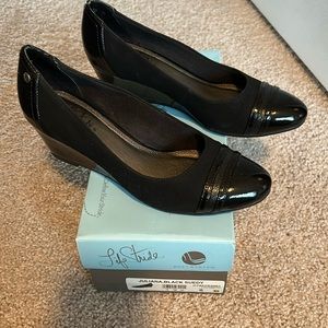 New Black LifeStride wedge Pumps in black with patent leather details. Size 8